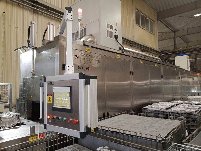 工業(yè)領(lǐng)域清洗使用超聲波清洗有哪些優(yōu)勢(shì)特點(diǎn)？